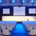 Conference room with video projectors, screens and platform. Con